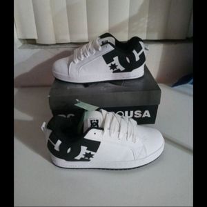 DC shoes size 10